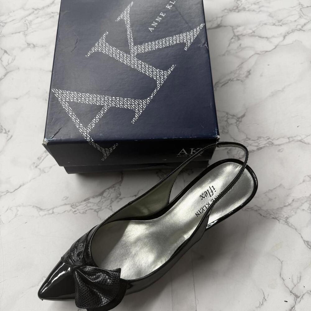 New in box Ann Klein black patent leather kitten heels